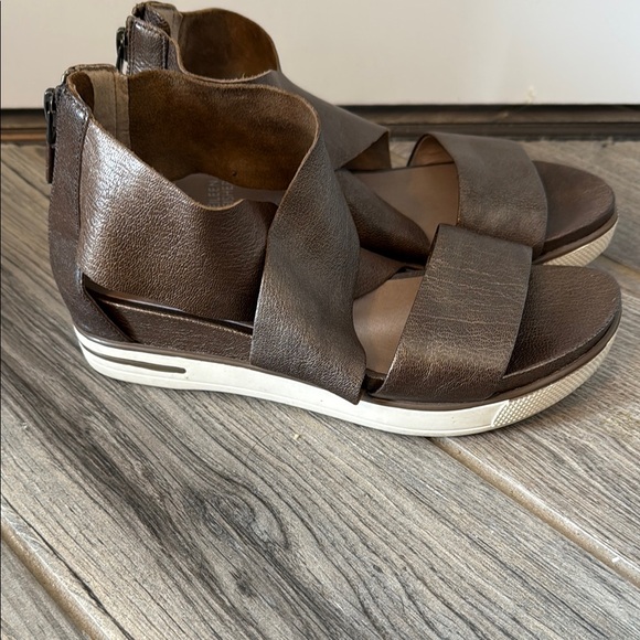 Eileen Fischer Sport Tumbled Bronze Metallic Leather Sneaker Sandals Sz 6 - Picture 6 of 7